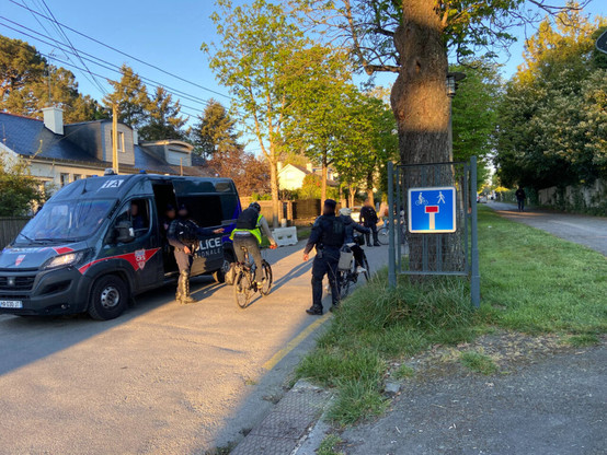 expulsion en cours d'une centaine de personnes par les forces de l'ordre au gymnase Félix-Masson